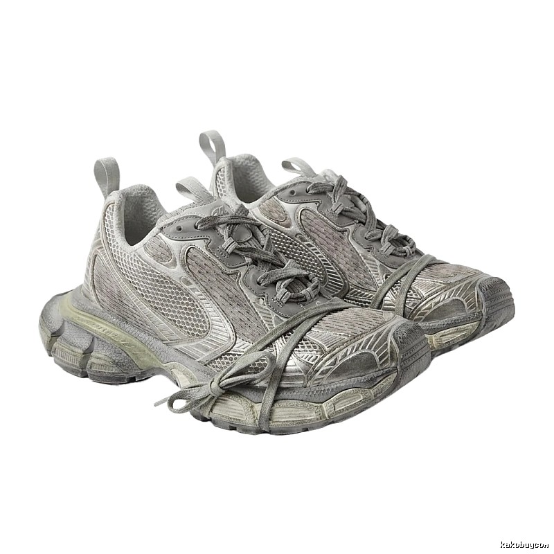 Balenciaga retro-style grey sports shoes