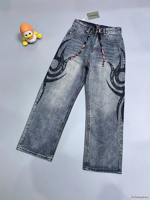 Graphic Wide Jeans with bold circular leg artwork and a relaxed fit - Casual