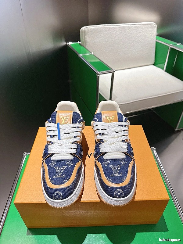 Louis Vuitton Low-top Sneaker with Blue Detail