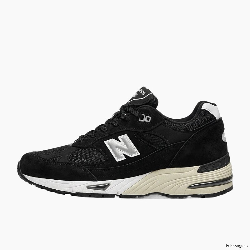 New Balance 990 retro-style black shoes