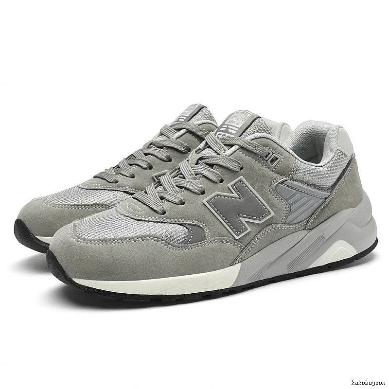 New Balance retro-style grey sports shoes