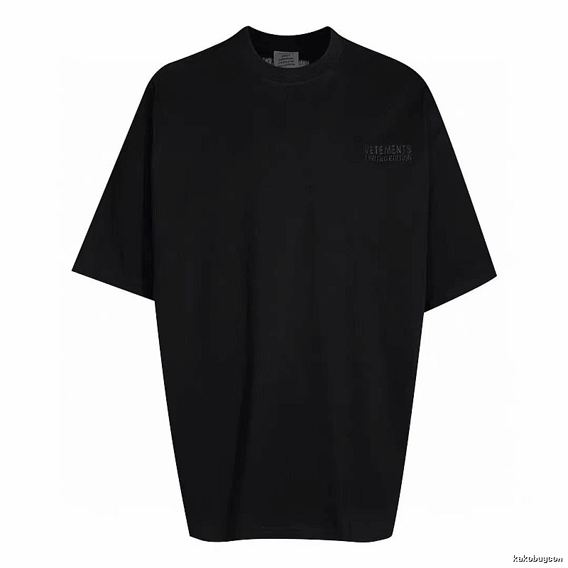 Relaxed Statement graphic T-shirt Black Colorful Lucky with Versatile Design