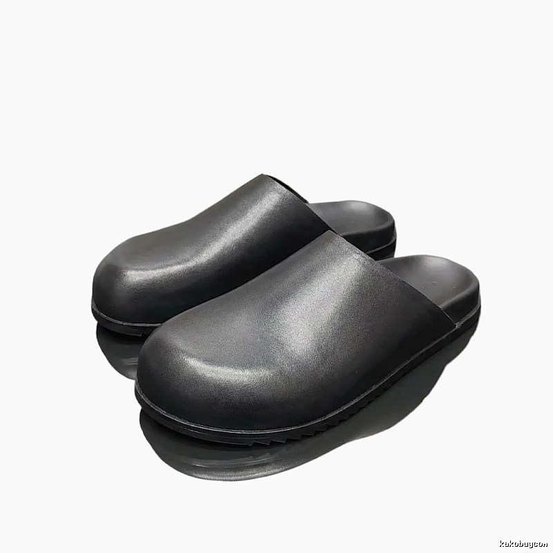 Rick Owens' dark style black slippers