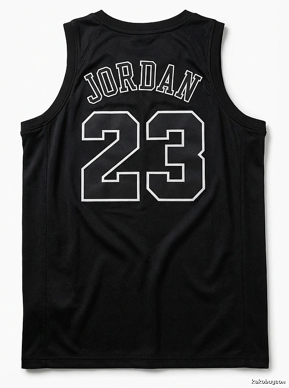 The No. 23 black vest of the Michael Jordan.
