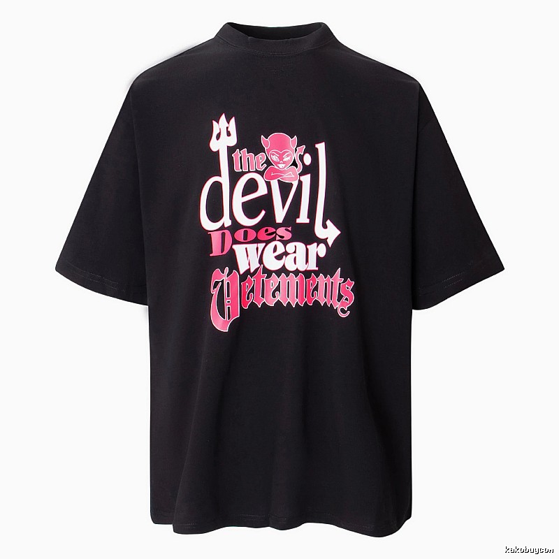 Travel Statement graphic T-shirt Black Colorful Lucky with Modern Look