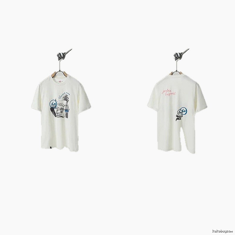 Travis Scott x Jordan Co-branded Graffiti-style Off-white T-shirt